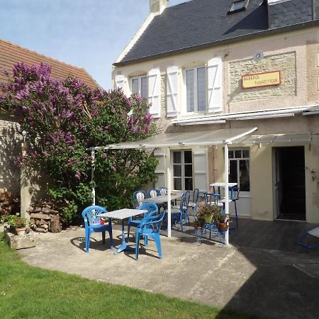 Chambres Et Tables D'Hotes A L'Auberge Touristique Meuvaines Exterior photo