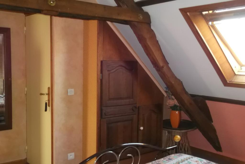 Chambres Et Tables D'Hotes A L'Auberge Touristique Meuvaines Room photo