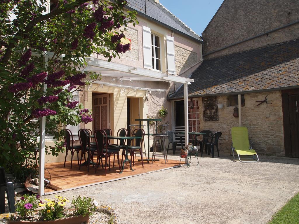 Chambres Et Tables D'Hotes A L'Auberge Touristique Meuvaines Exterior photo