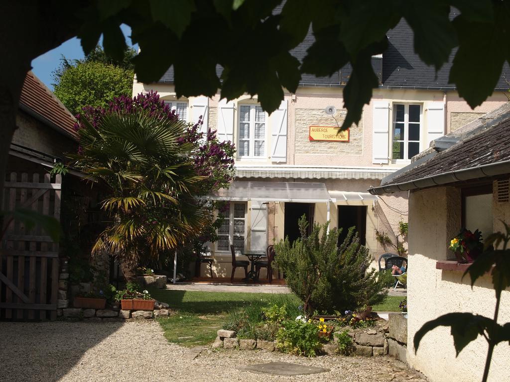 Chambres Et Tables D'Hotes A L'Auberge Touristique Meuvaines Exterior photo