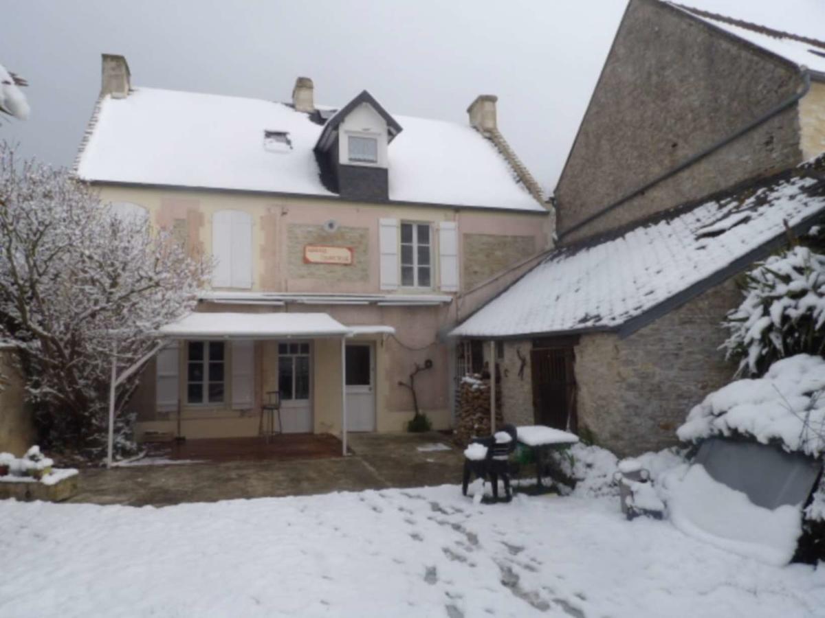 Chambres Et Tables D'Hotes A L'Auberge Touristique Meuvaines Exterior photo