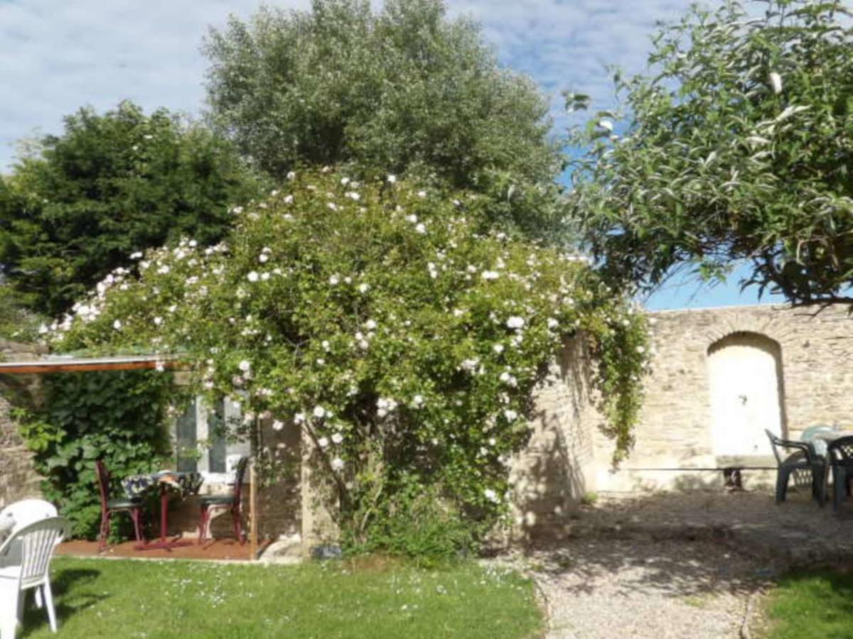 Chambres Et Tables D'Hotes A L'Auberge Touristique Meuvaines Exterior photo